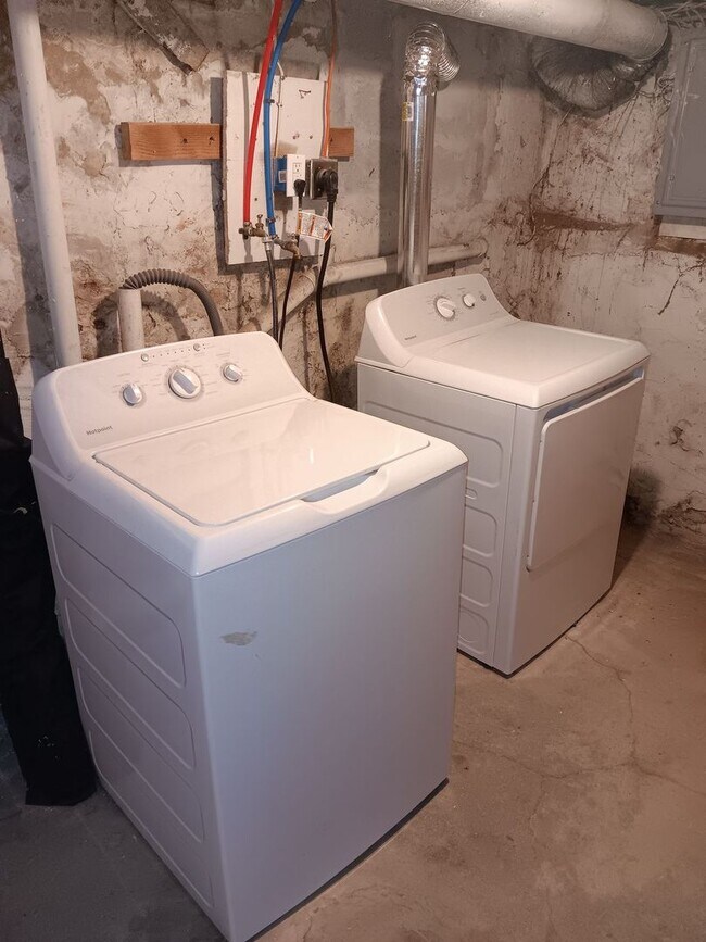 Building Photo - 1238 N Alden St