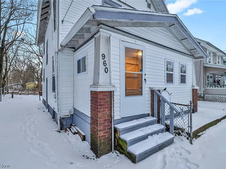 Building Photo - 960 Whittier Ave