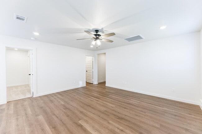 Building Photo - 6303 Volney Ave