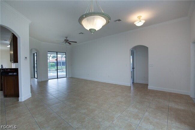 Building Photo - 2110 SW 38th Terrace