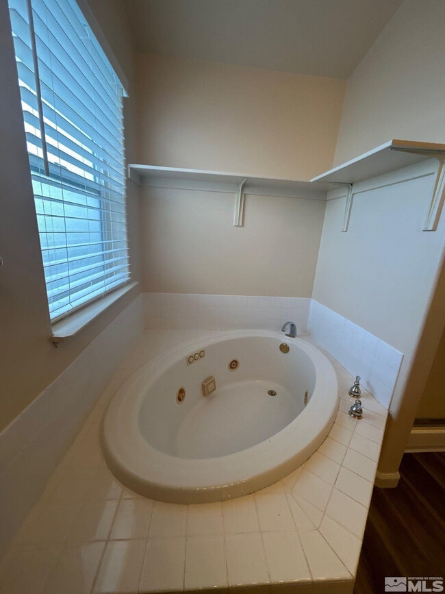 Building Photo - 455 Mallard Way