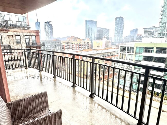 Building Photo - 330 N Jefferson St