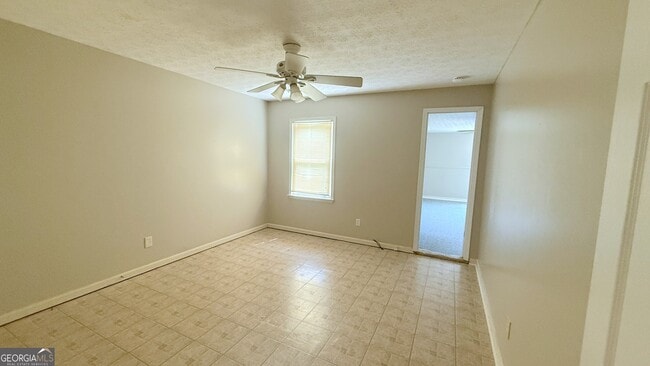 Building Photo - 32 Russell Ln