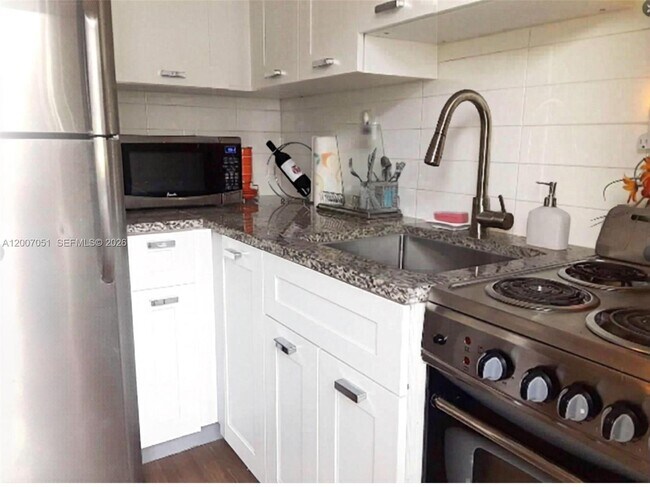 Building Photo - 812 NE 90th St