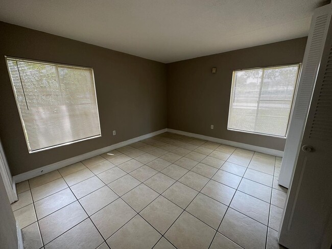 Building Photo - 1830 Maravilla Ave
