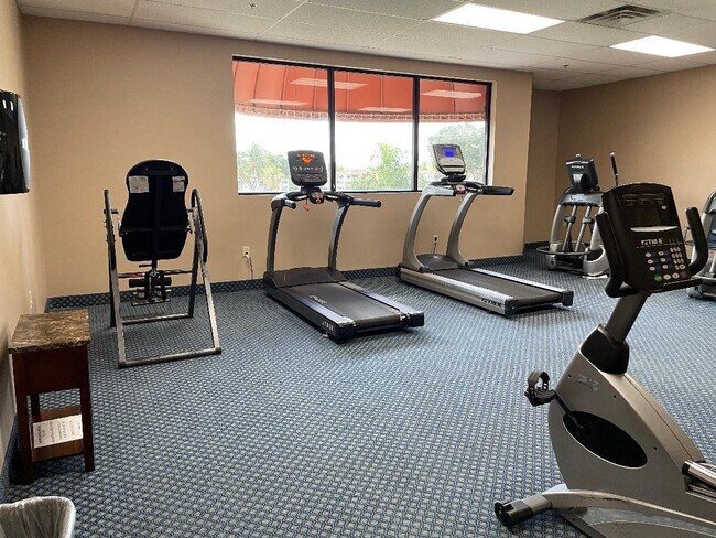 Building Photo - 9423 S Hollybrook Lake Dr