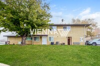 Building Photo - Auburn Condo is NOW rent ready!