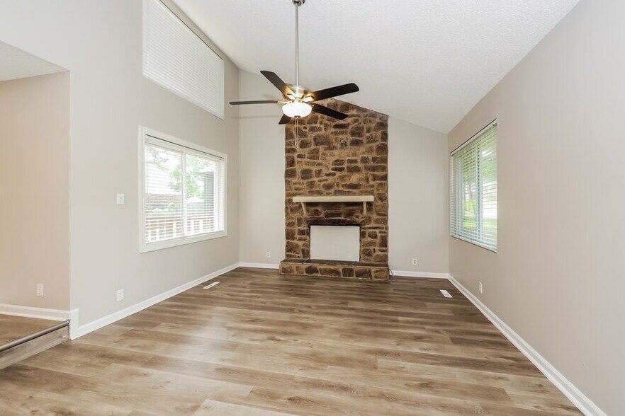 Building Photo - 252 Cedarmont Cir