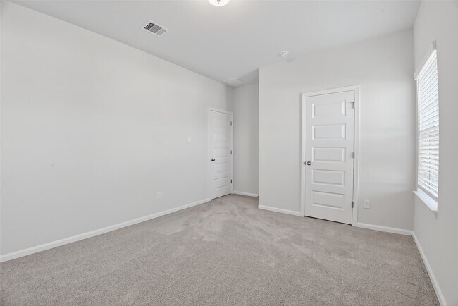 Building Photo - 2615 Ryon Falls Dr