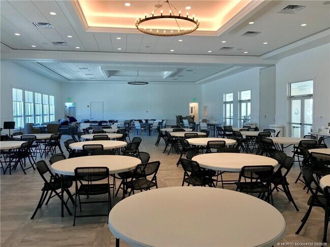 Building Photo - 163 NE Buoy Dr