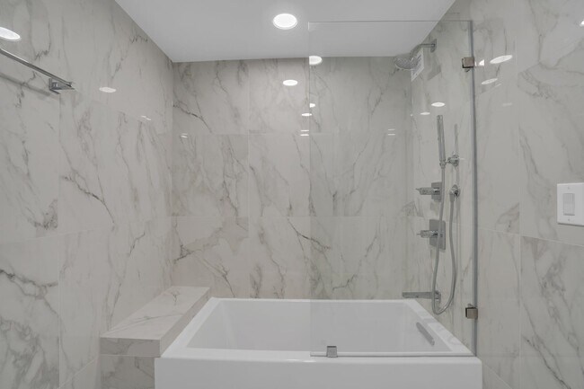 Building Photo - 1055 River Rd