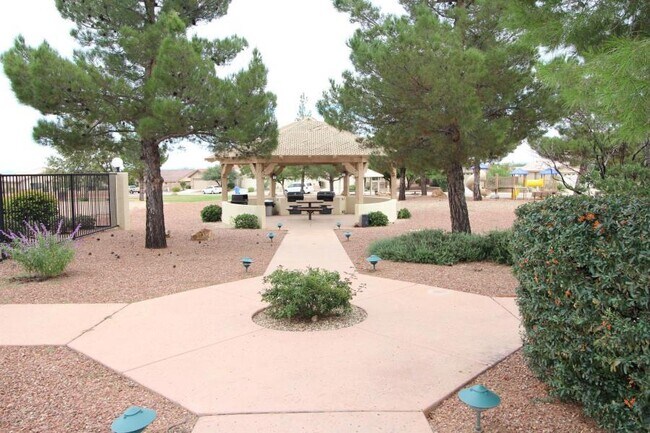 Building Photo - Home in Holiday Community Resort