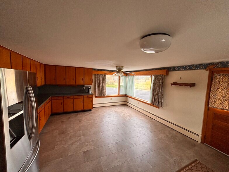 Kitchen - 1059 Butlers Park Rd