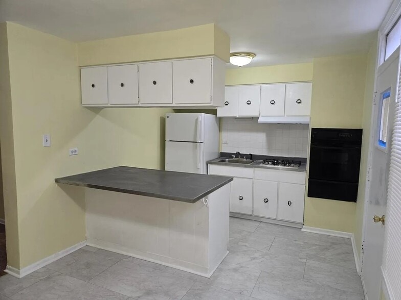 Building Photo - 1857 Pine St