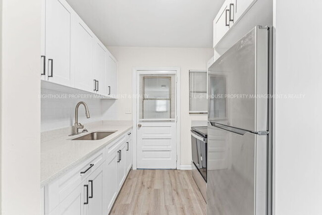 Building Photo - AFFORDABLE AND FULLY RENOVATED 3 BED 1 BATH