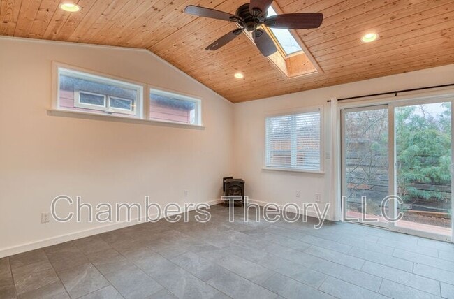 Building Photo - 1252 NW Milwaukee Ave