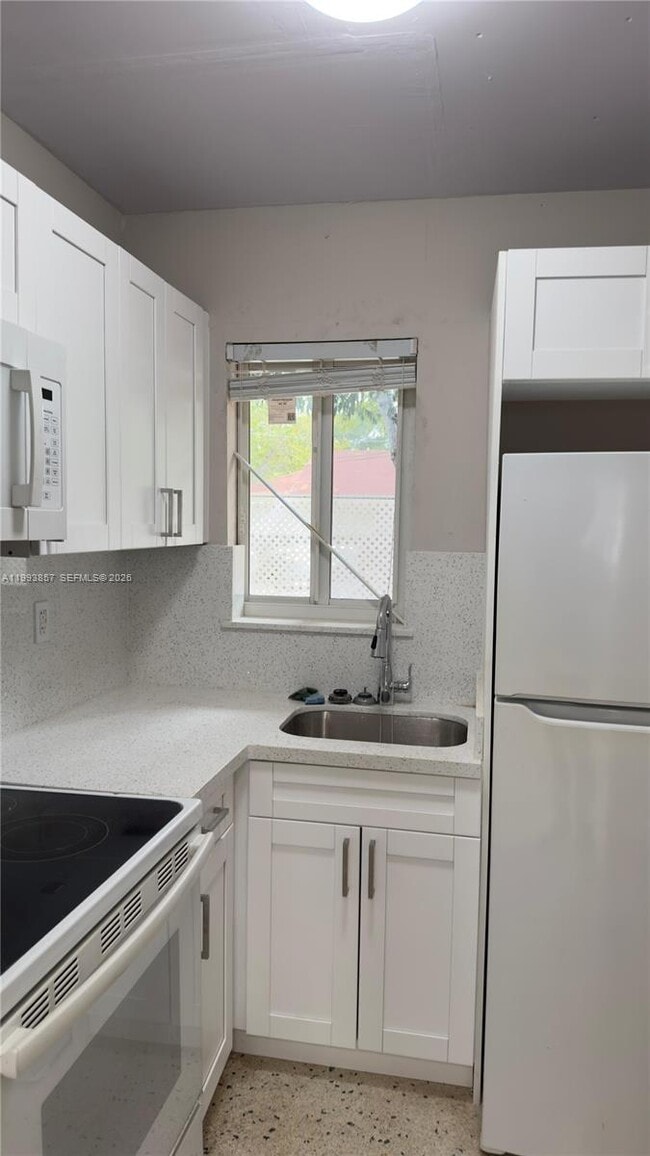 Building Photo - 1250 SW 4th St