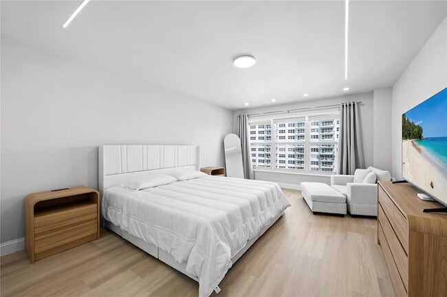 Building Photo - 3500 Galt Ocean Dr