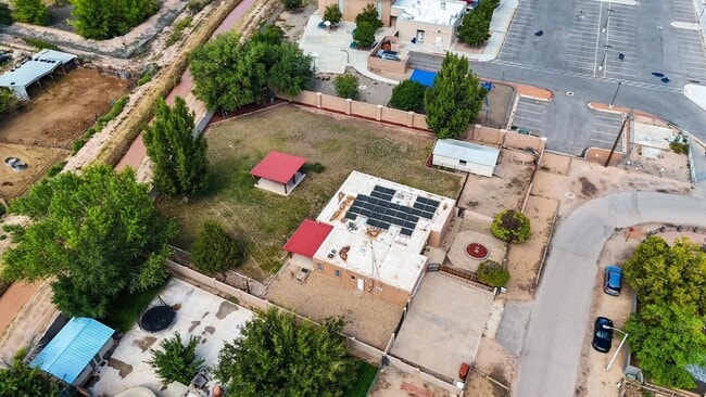 Building Photo - 501 Calle De