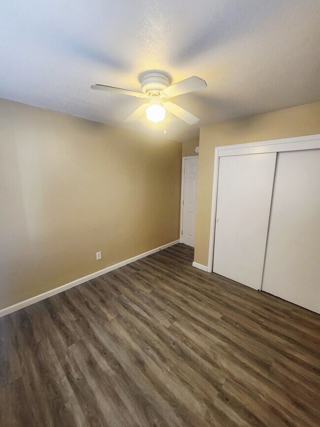 Building Photo - 5274 Heritage Dr