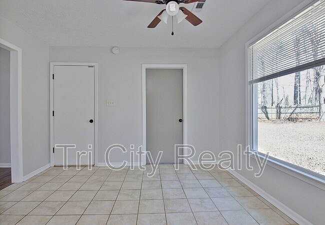 Building Photo - 210 Bella Rosa