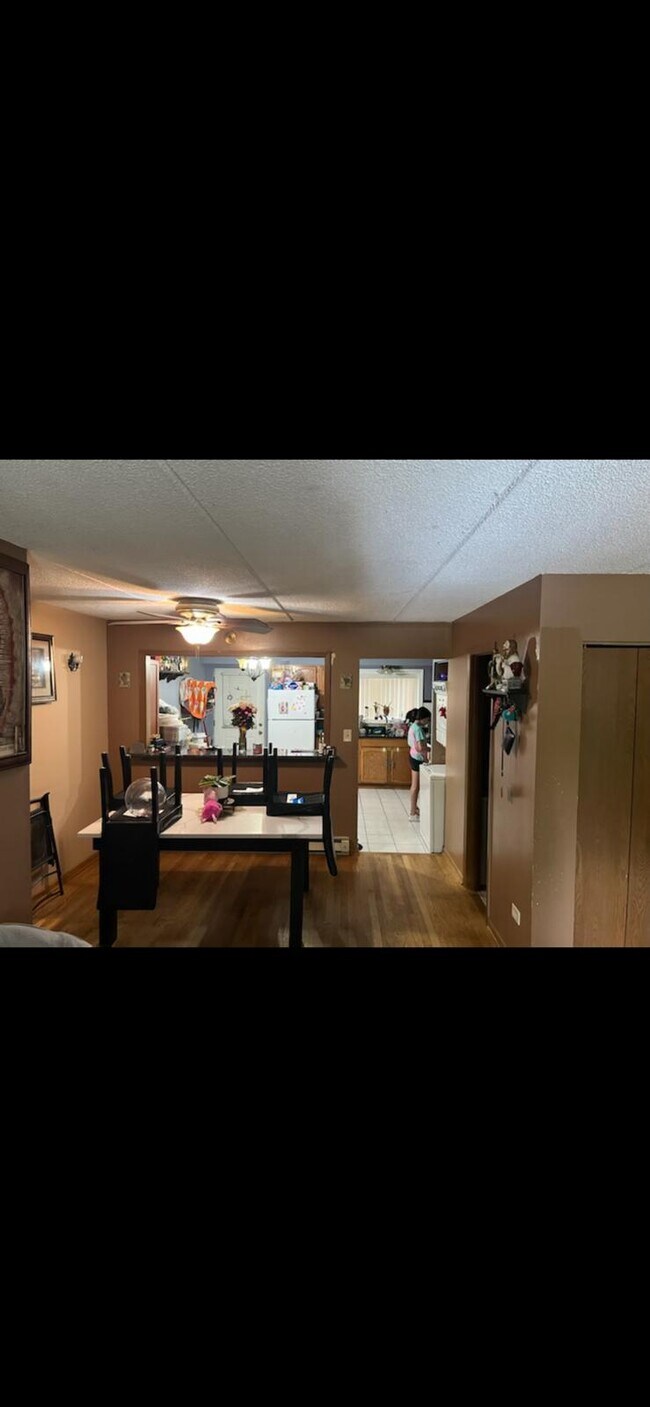 Building Photo - 972 N Rohlwing Rd