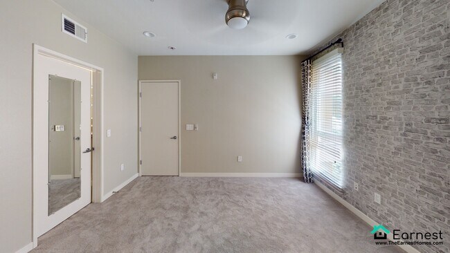 Building Photo - 2 + 2 Modern Condo in Prime Warner Center ...