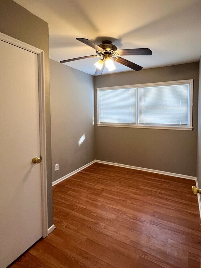 Building Photo - Charming 3 bedroom St Louis home near Nort...