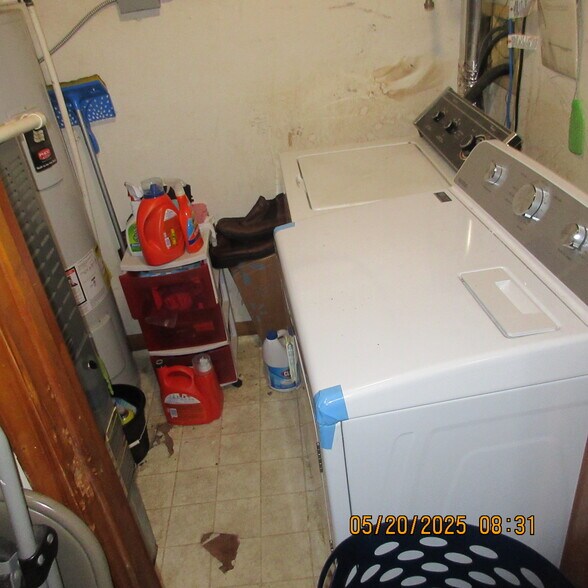 shared laundry lower level - 222 Stribling Ave