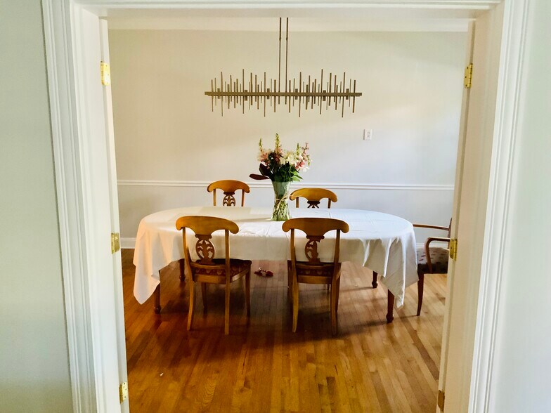 Building Photo - 5811 N Winthrop Ave