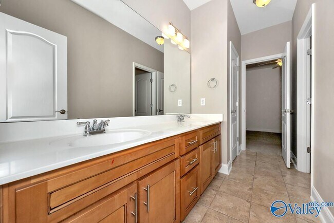 Building Photo - 4706 Old Maple Ct