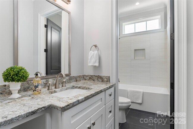 Building Photo - 805 Naples Dr