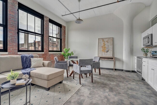 Primary Photo - 151 Chestnut St