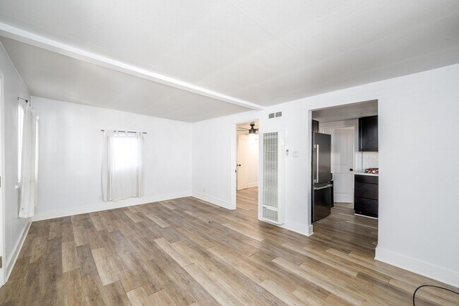 Building Photo - Awesome 2 Bed 1 Bath Remodeled House with Gated Front Yard