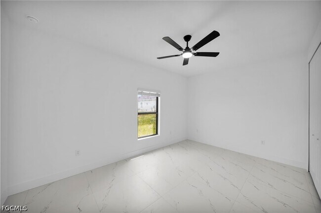 Building Photo - 4987 Fairway Ct