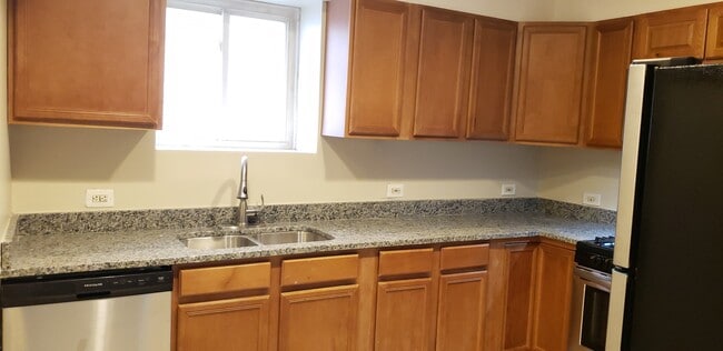 Building Photo - 1906 Grove Ave