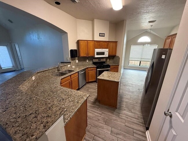 Building Photo - 207 Cedar Lake Dr