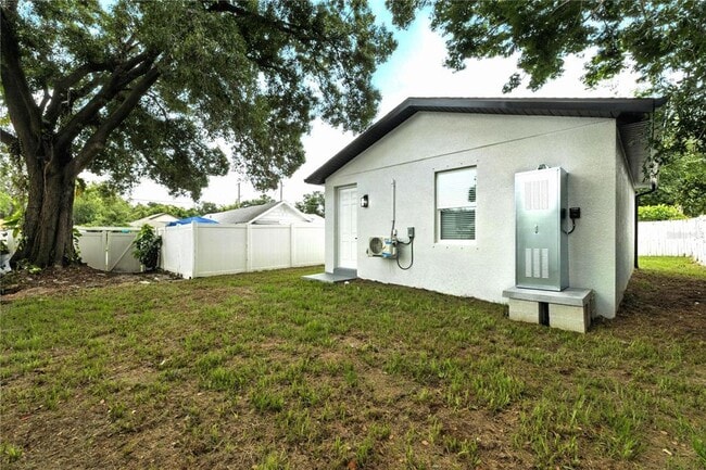 Primary Photo - 8714 N Highland Ave