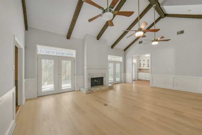 Building Photo - 2423 Nantucket Dr