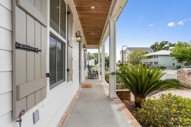 Building Photo - 164 Markham Dr