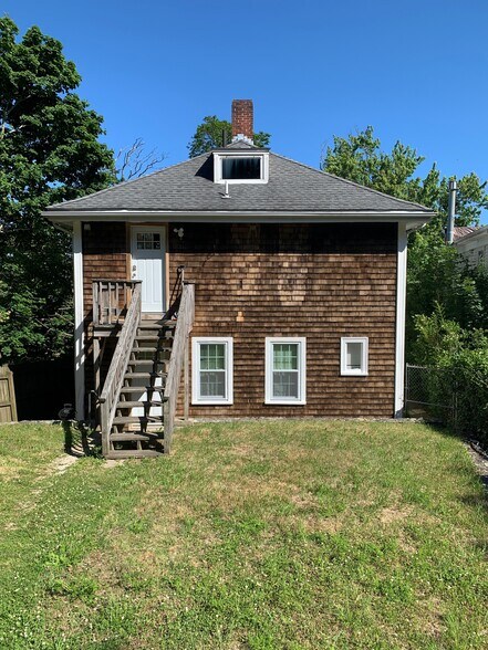 Building Photo - 13 Forest Ave