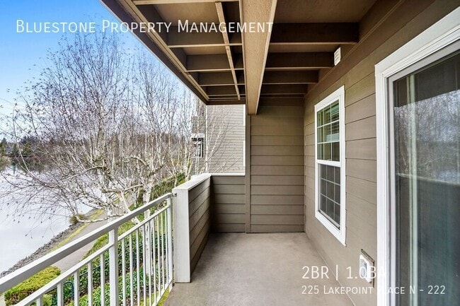 Building Photo - 225 Lakepoint Pl N