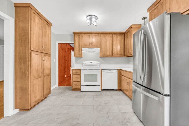 Building Photo - 613 Channell Dr
