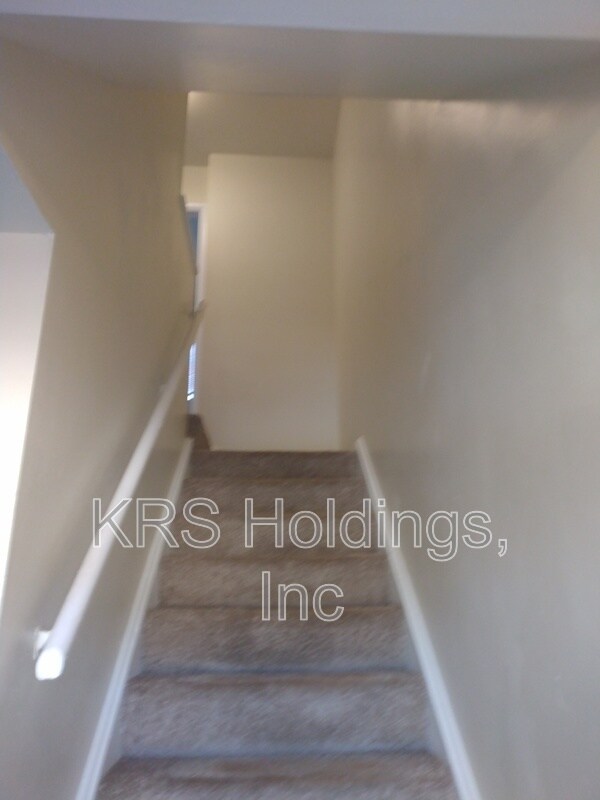 Building Photo - 709 E 17th St