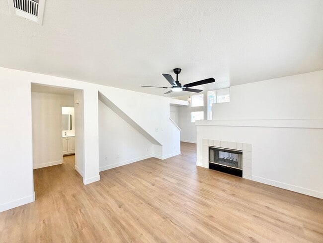Building Photo - 4 Bedroom 3 Bathroom Cul-de-sac Home with Huge Backyard