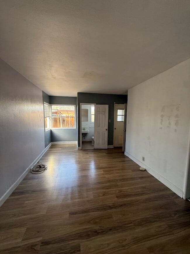 Building Photo - 5925-5933 San Diego St.