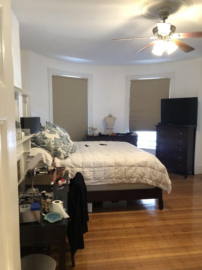 Building Photo - 918 Beacon St