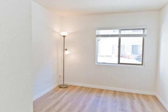 Building Photo - 5460 White Oak Ave