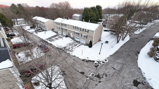 Building Photo - 14 Meetinghouse Ln