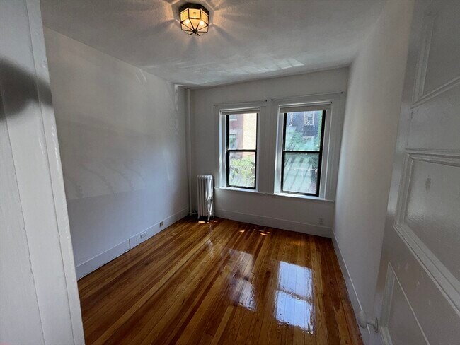 Building Photo - 35 Revere St